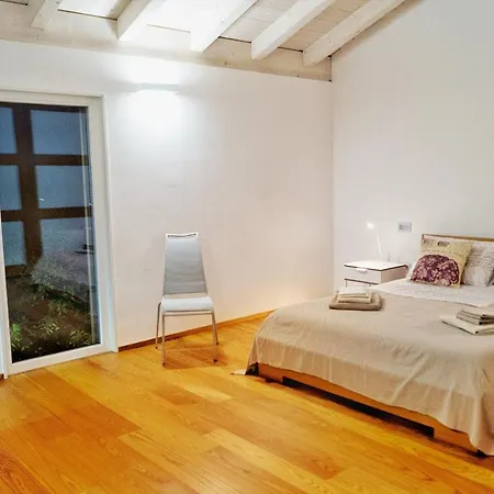 Nocleg ze śniadaniem Wooden House 4*