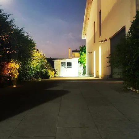 Wooden House לינה וארוחת בוקר