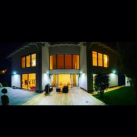 Bed and Breakfast Wooden House